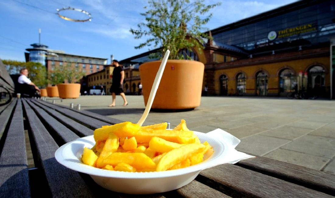 İstasyon Meydanı'nda gerçekleşen mitingde gergin anlar yaşandı. Protestocular ve güvenlik
