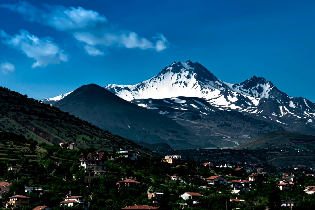 Kayseri'de drift yaparken yakalanan sürücüye cezai işlem uygulandı. Olayın detayları