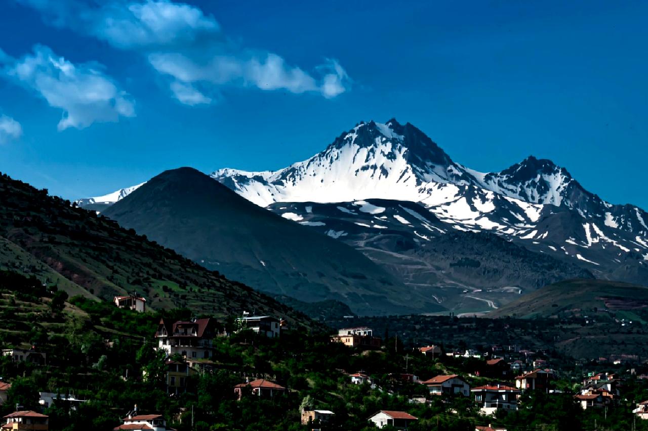 Kayseri'de düzenlenen kaçak alkol operasyonunda, 20 bin litre etil alkol