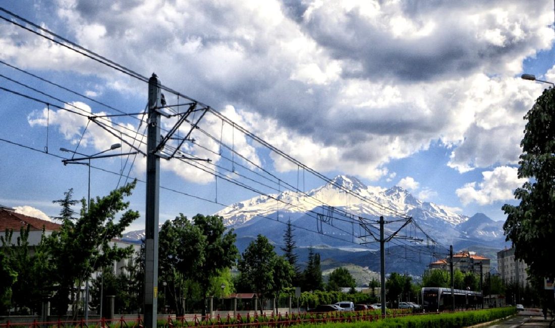 Kayseri’de Kapısı Açık Araçla Seyahat Eden Sürücüye 32 Bin TL Ceza Kayseri'de kapısı açık araçla seyahat eden bir sürücüye 32 bin