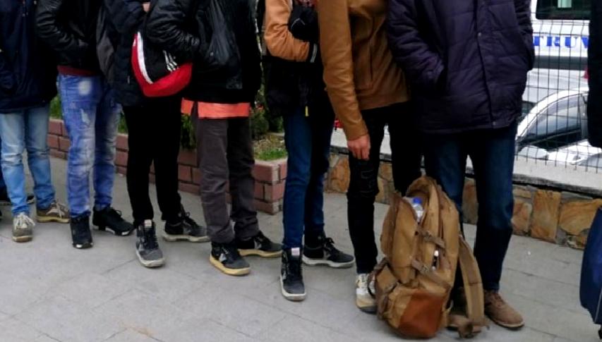 Kofçaz'da düzenlenen operasyonla 12 yabancı uyruklu kişi yakalandı. Düzensiz göçle