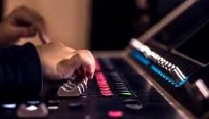 Krakow'da gerçekleştirilen yapay zeka deneyi, OFF Radio Krakow'un geri adım