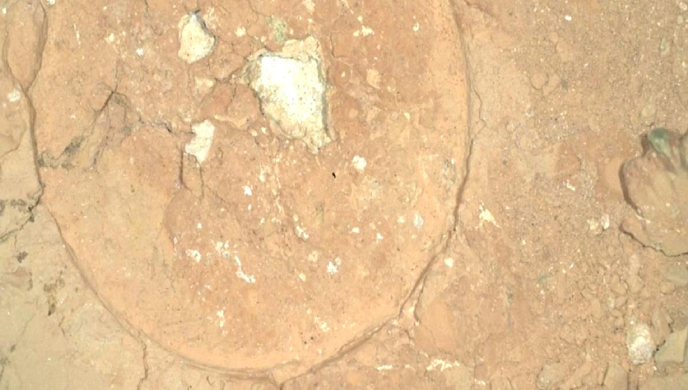 Mars'ta keşfedilen gizemli yeşil lekeler, gezegenin yüzeyinde yeni sırlar barındırıyor.