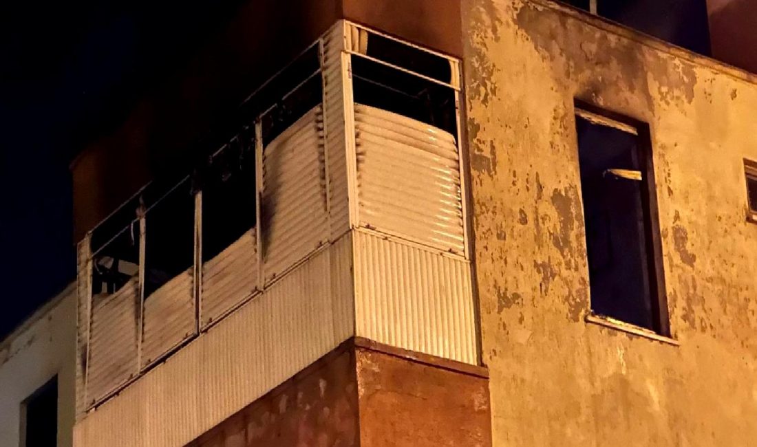 Muğla’da Elektrikli Sobadan Çıkan Yangın Korkuttu Muğla'da bir evde elektrikli sobadan çıkan yangın, çevredeki vatandaşları korkuttu.