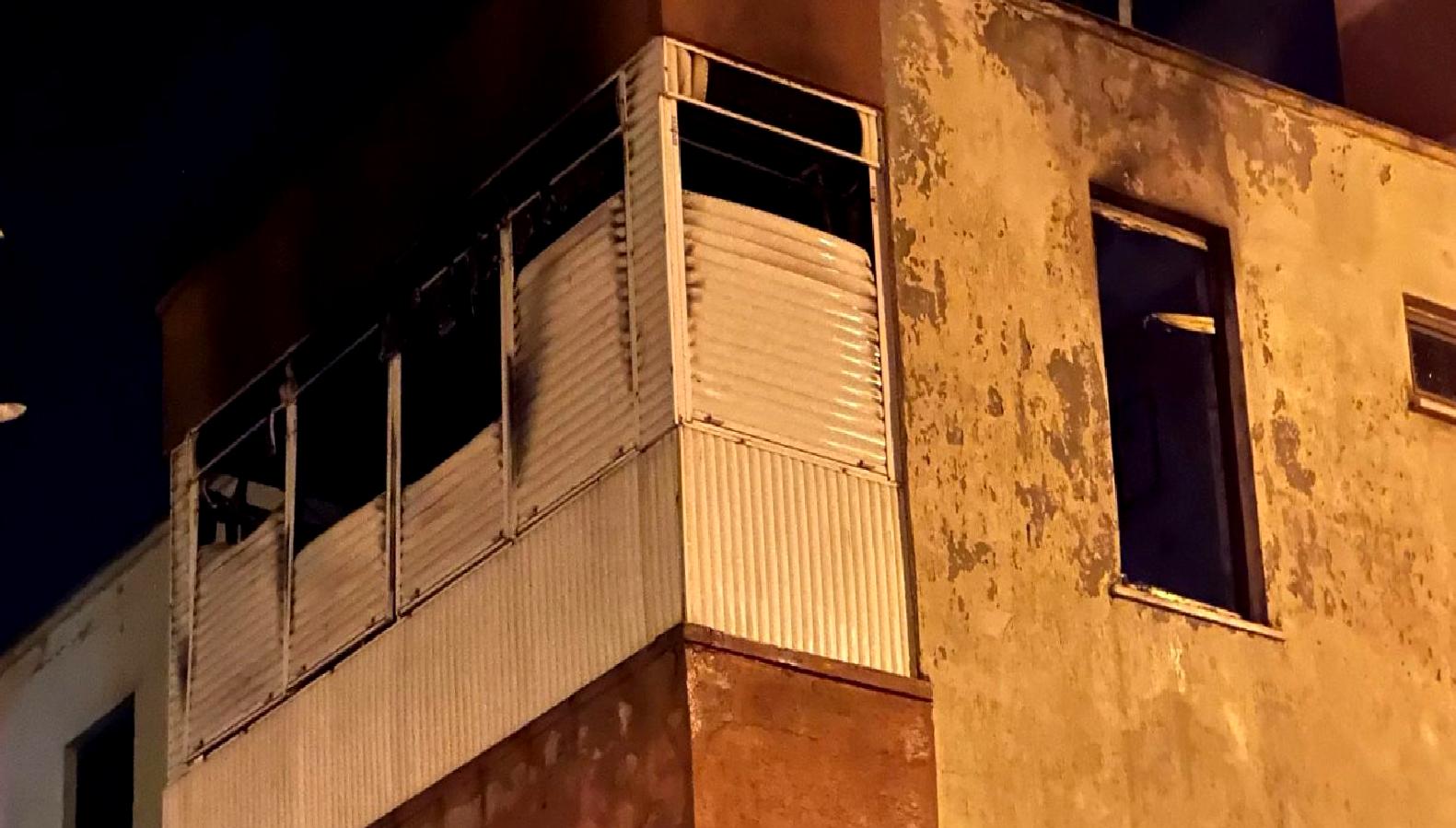 Muğla'da bir evde elektrikli sobadan çıkan yangın, çevredeki vatandaşları korkuttu.