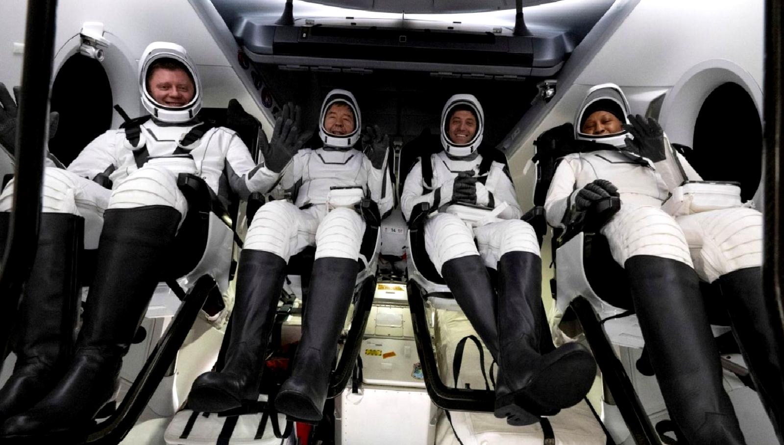 NASA'nın Crew-8 misyonu, uzayda gerçekleştirdiği önemli görevlerle başarıyla tamamlandı. Astronotlar,