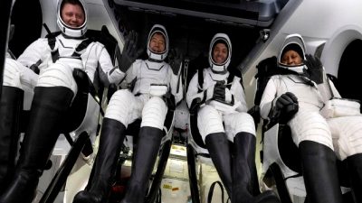 NASA'nın Crew-8 mürettebatı, başarılı bir uzay görevinden sonra Dünya'ya döndü.