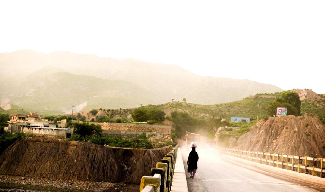 Pakistan’da Protestolar ve Çatışmalar Pakistan'da devam eden protestolar ve çatışmalar, ülkenin siyasi atmosferini derinden