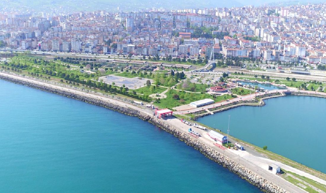 Samsun'da yaşanan komşular arasında kanlı bıçaklı kavga, şehrin gündemine oturdu.