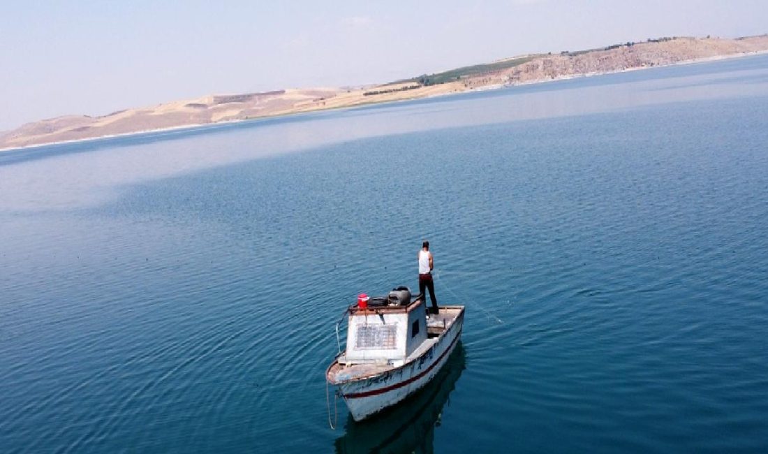 Şanlıurfa’da 13 Yaşındaki Çocuğun Hamur Makinesine Eli Kaptırması Şanlıurfa'da 13 yaşındaki bir çocuğun hamur makinesine eli kaptırması sonucu