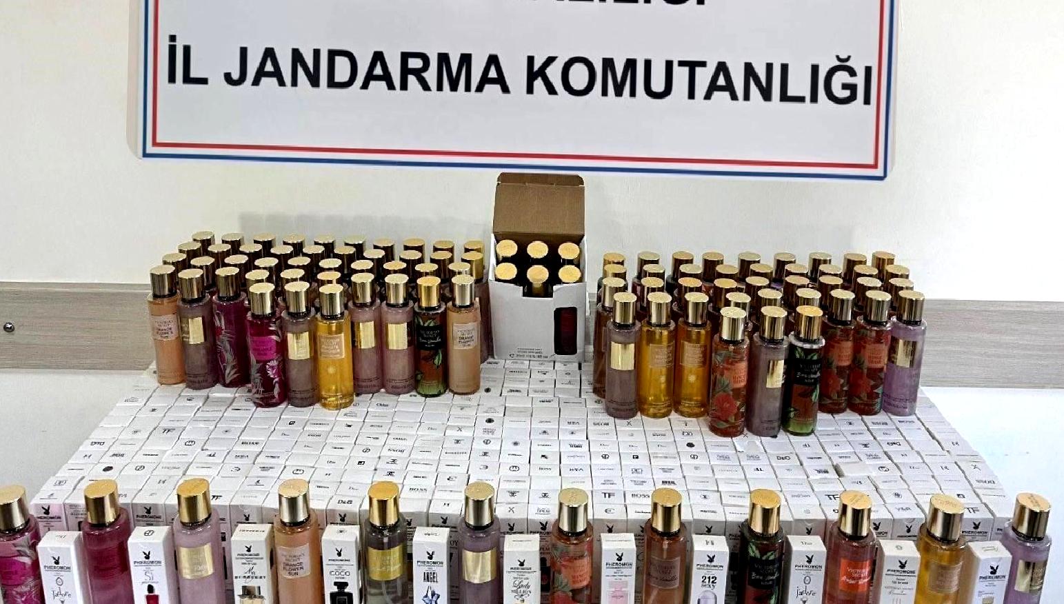 Sivas'ta gerçekleştirilen kaçak parfüm operasyonu, 500'den fazla sahte parfümün ele