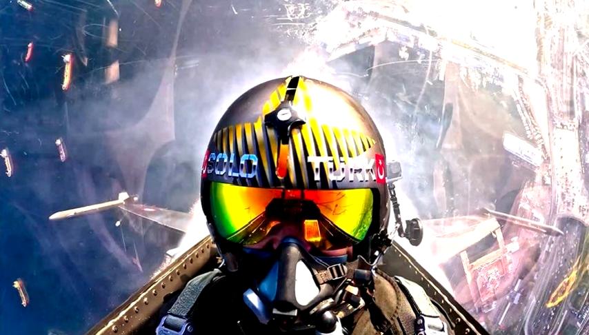 SOLOTÜRK, 29 Ekim Cumhuriyet Bayramı'nda görkemli bir gösteri ile gökyüzünde