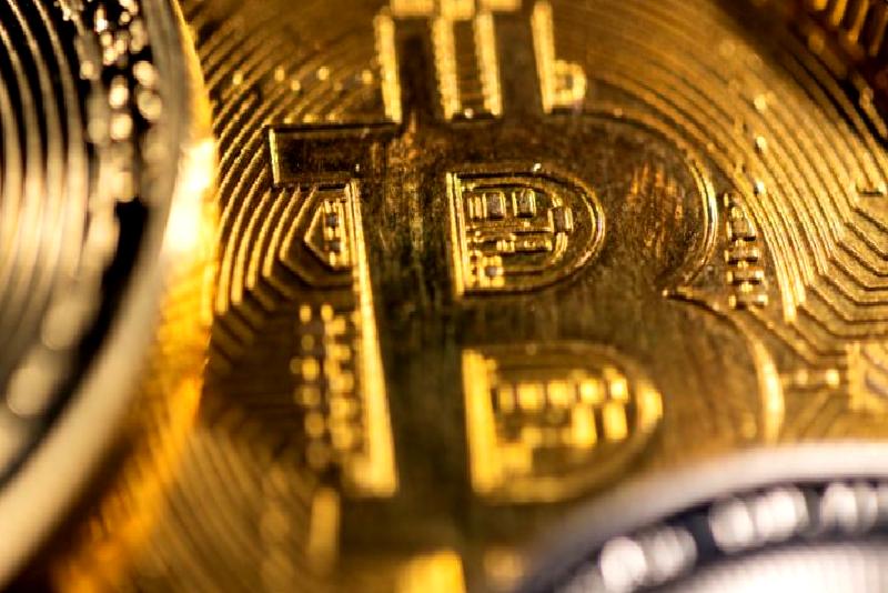 Standard Chartered, Bitcoin fiyat tahminlerini ve seçimlerin kripto para piyasasına