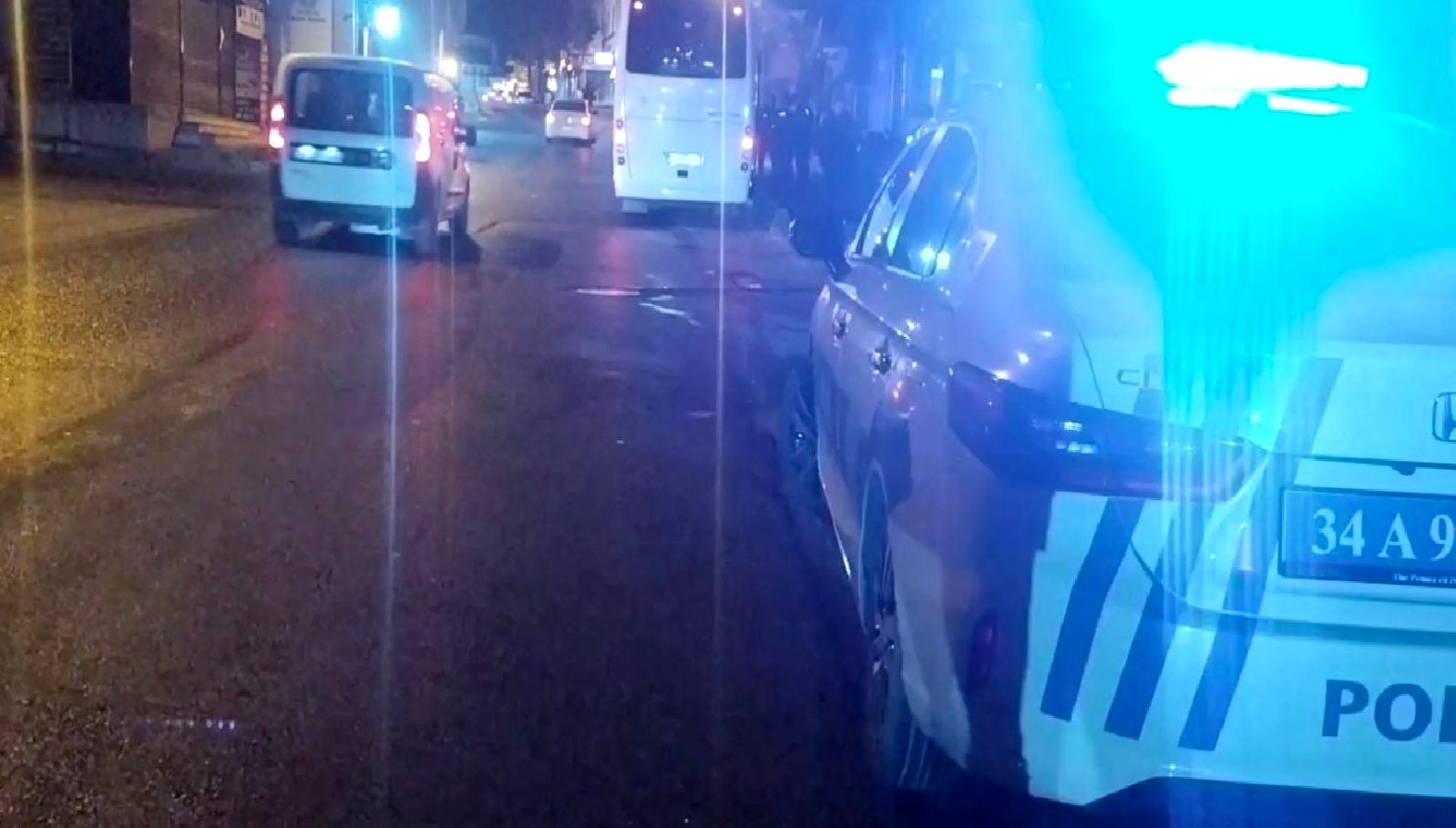 Sultanbeyli'de meydana gelen silahlı ve bıçaklı kavgada iki kişi yaralandı.