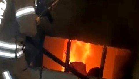 Sümbül Efendi Mahallesi'nde elektrikli skuter yangını paniğe neden oldu. Olayın