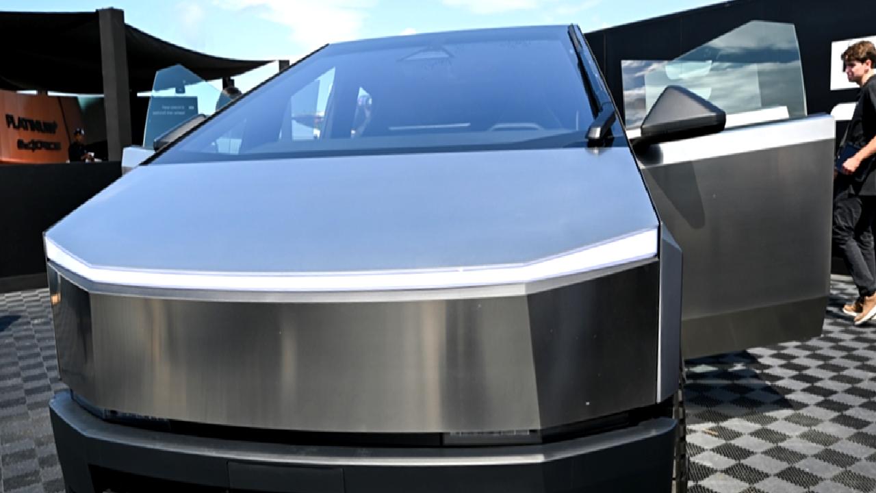 Tesla Cybertruck, geleceğin elektrikli aracı, Türkiye'de sergilenecek! Yenilikçi tasarımı ve
