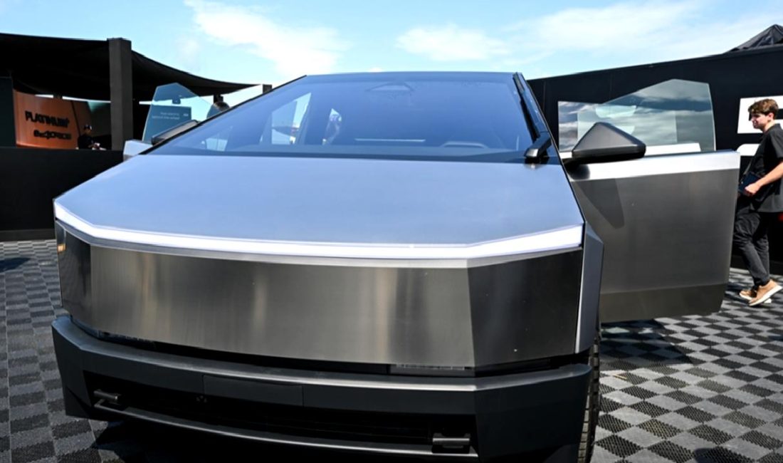 Tesla Cybertruck, Türkiye'de sergilendi! Yenilikçi tasarımı ve etkileyici özellikleriyle dikkat