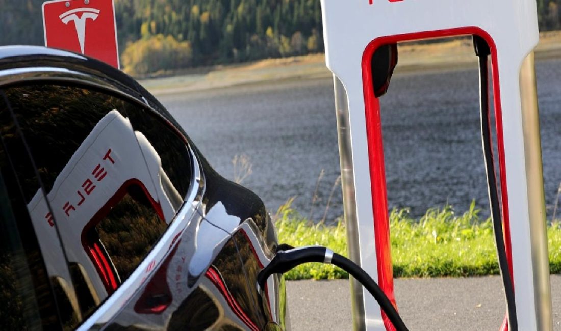 Tesla’nın Bitcoin Varlıklarını Yeniden Yapılandırması ve Piyasa Üzerindeki Etkileri Tesla'nın Bitcoin varlıklarını yeniden yapılandırmasının detayları ve bu sürecin kripto