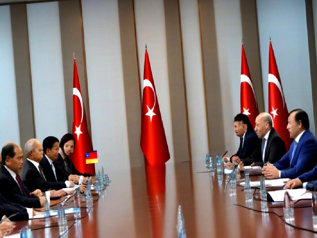 Ticaret Bakanı Ömer Bolat, Kırgızistan'da gerçekleştirdiği ziyaretle TDT toplantısına katıldı.