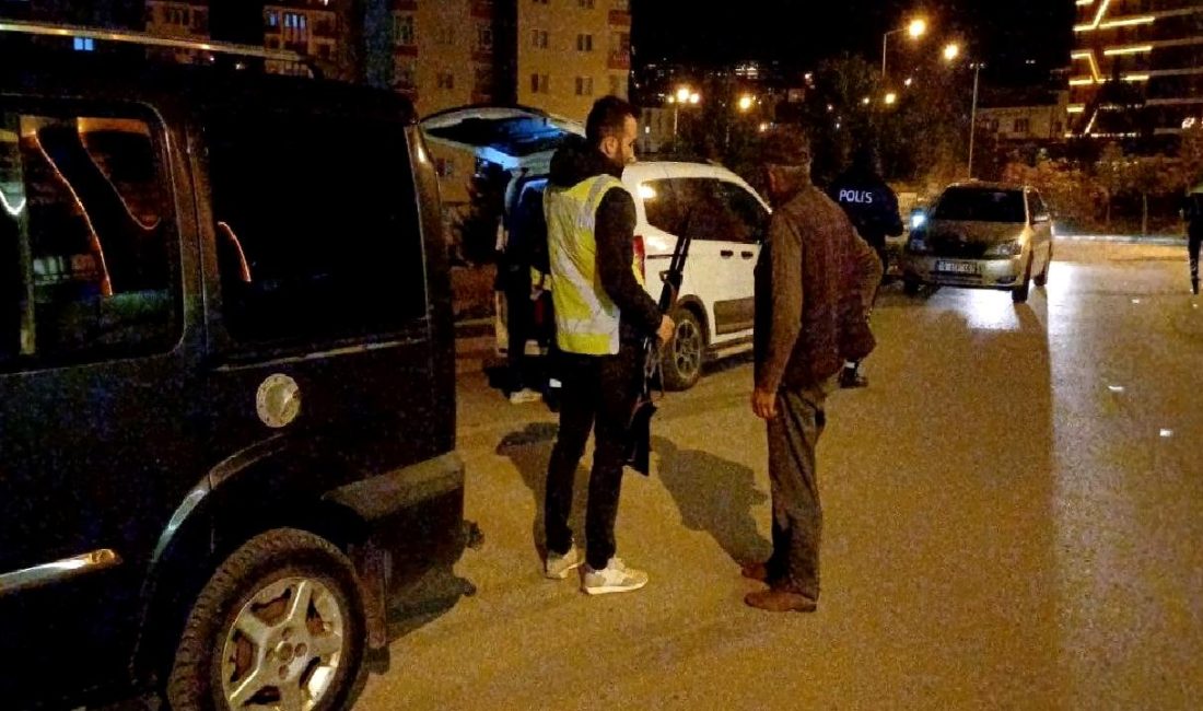 Trafik uygulamasında yapılan denetimlerde ruhsatsız tüfek ele geçirildi. Olayla ilgili
