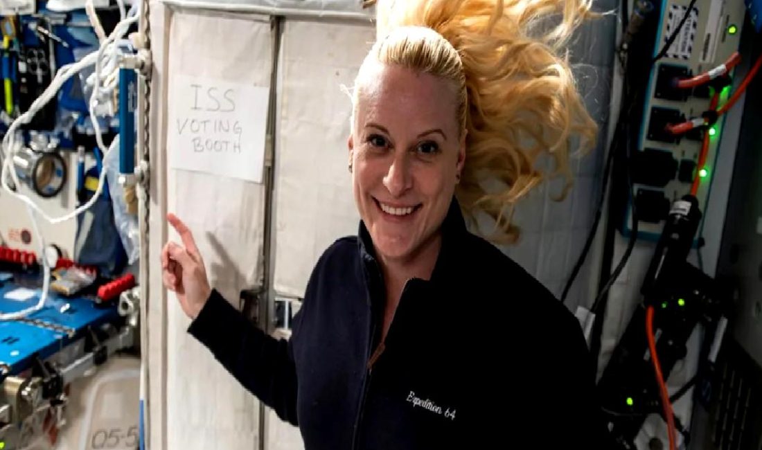 Uzayda Oy Kullanma Süreci ve Tarihçesi Uzayda oy kullanma süreci ve tarihçesi üzerine kapsamlı bir inceleme.