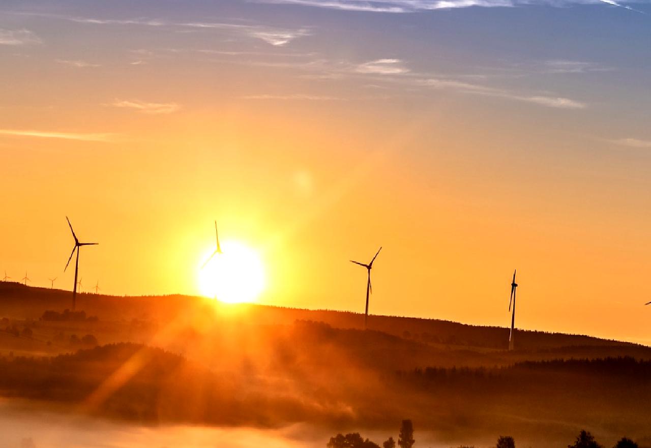 Yenilenebilir Enerji: Geleceğin enerji kaynağı olarak, sürdürülebilirlik ve çevre dostu