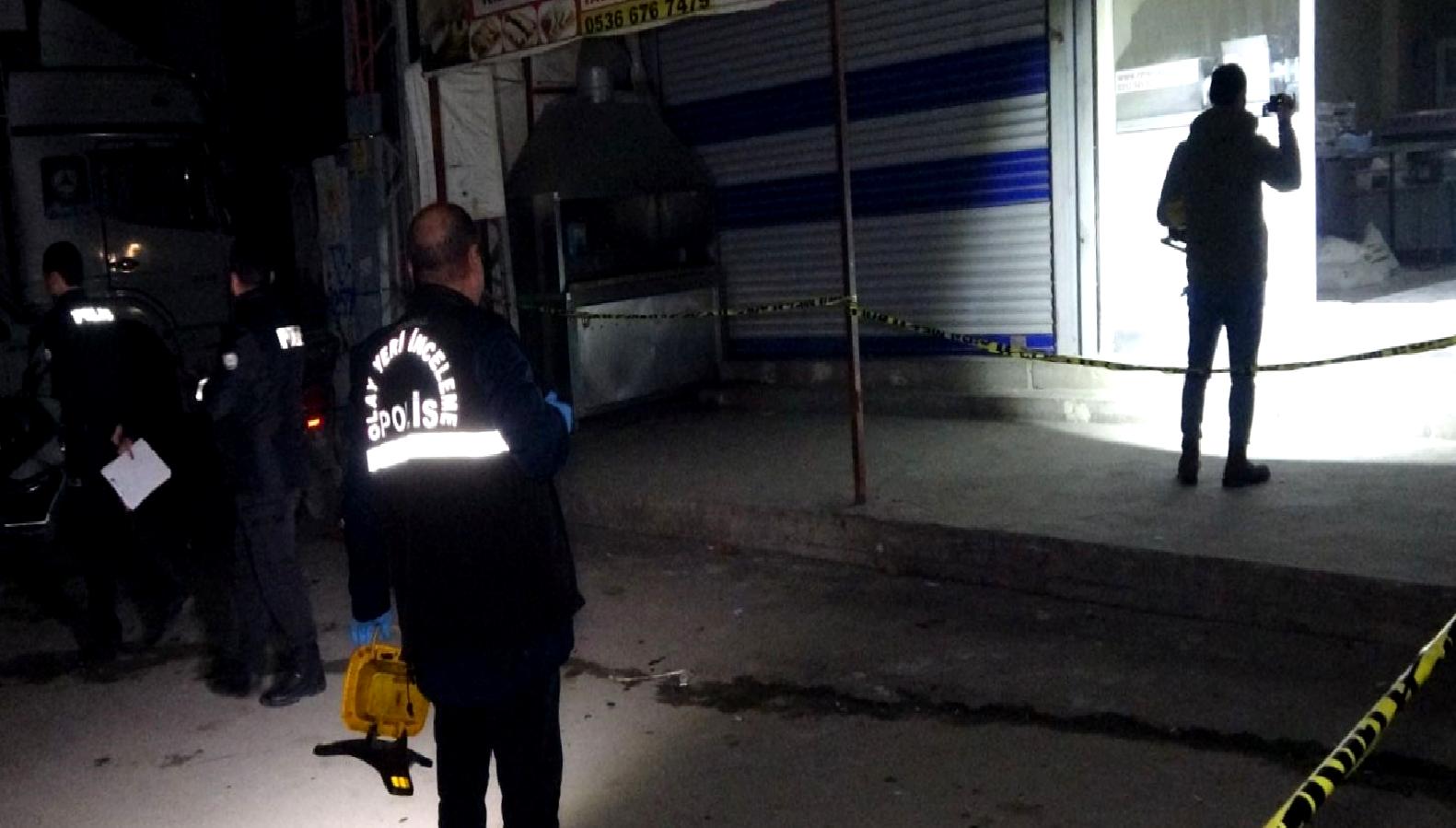 Adana'da bir ekmek imalathanesine gerçekleştirilen silahlı saldırı, çevrede paniğe yol