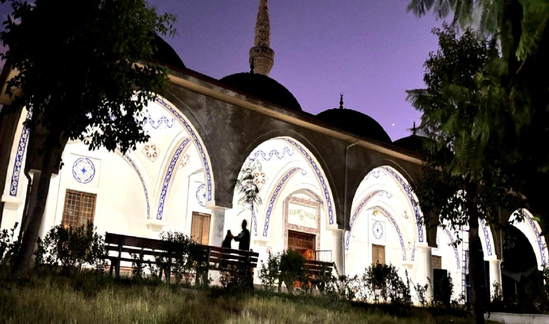 Adana’da İmam Tarık Karadağ Bıçaklı Saldırı Sonucu Hayatını Kaybetti Adana'da meydana gelen bıçaklı saldırıda İmam Tarık Karadağ hayatını kaybetti.