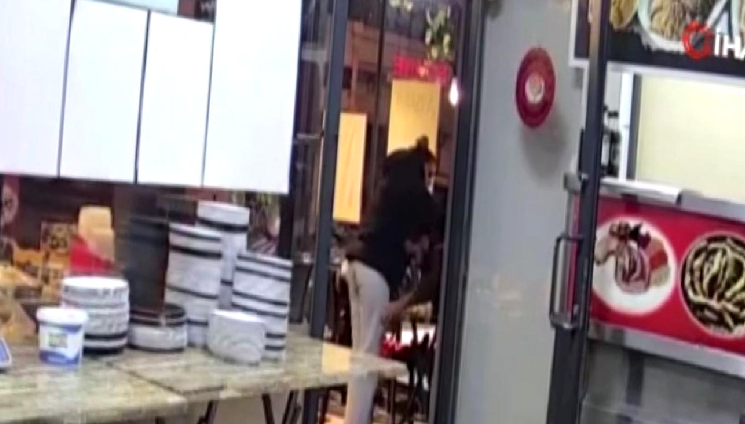 Adana'da bir öğretmenin şırdan yerken boğulma tehlikesi geçiren öğrenciyi kurtardığı