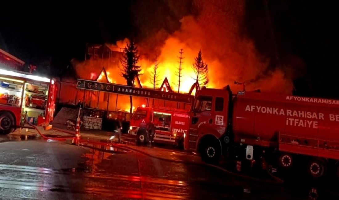Afyonkarahisar’da Restoranda Yangın: 1 Ölü, 7 Yaralı Afyonkarahisar'da bir restoranda meydana gelen yangında 1 kişi hayatını kaybetti,