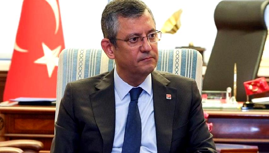 Ahmet Özer'in tutuklanmasının ardından, CHP milletvekili Özgür Özel'in gerçekleştirdiği destek