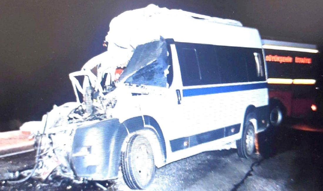 Akhisar’da Trafik Kazası: 1 Ölü, 2 Yaralı Akhisar'da meydana gelen trafik kazasında 1 kişi hayatını kaybetti, 2