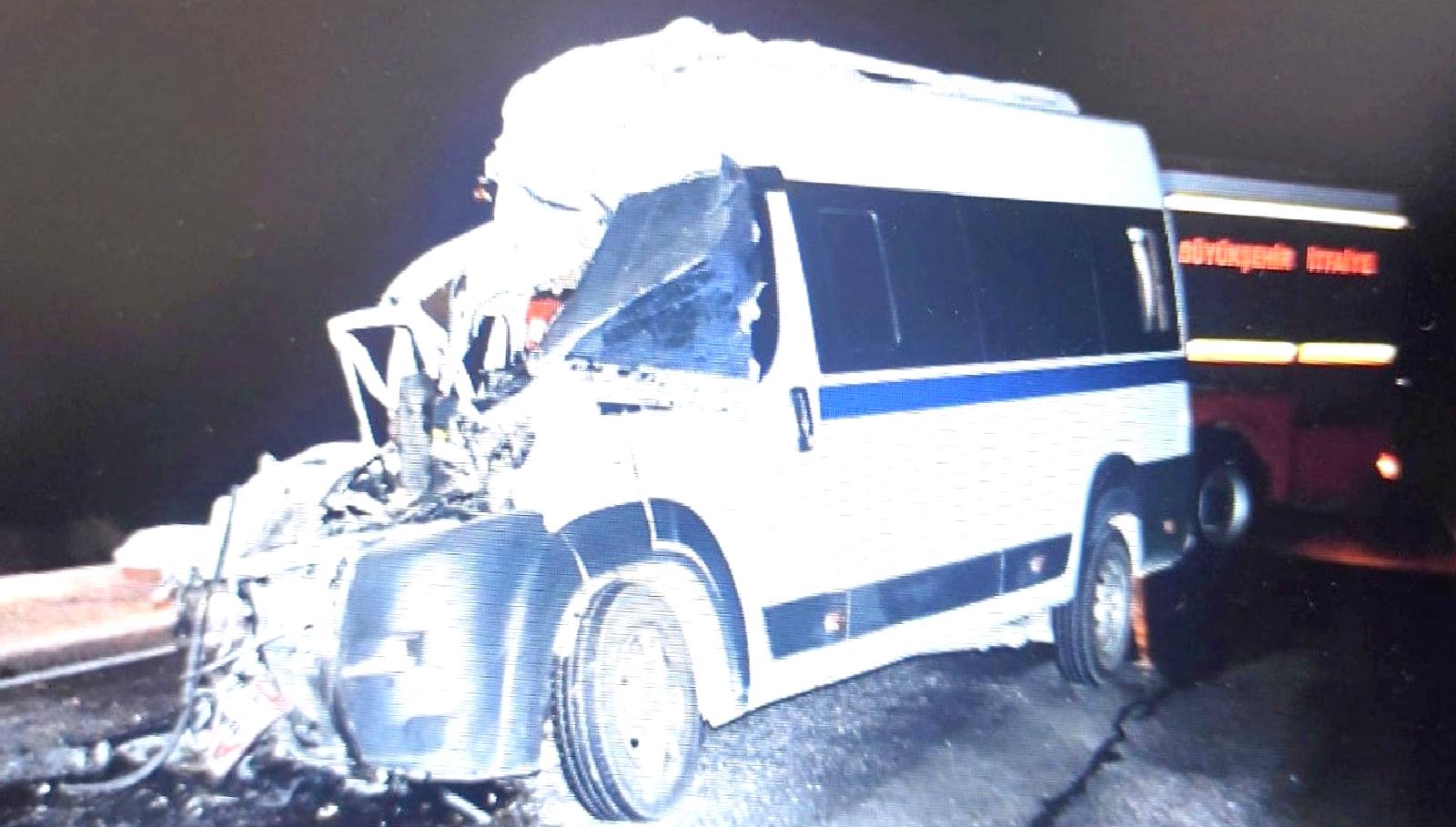 Akhisar'da meydana gelen trafik kazasında 1 kişi hayatını kaybetti, 2