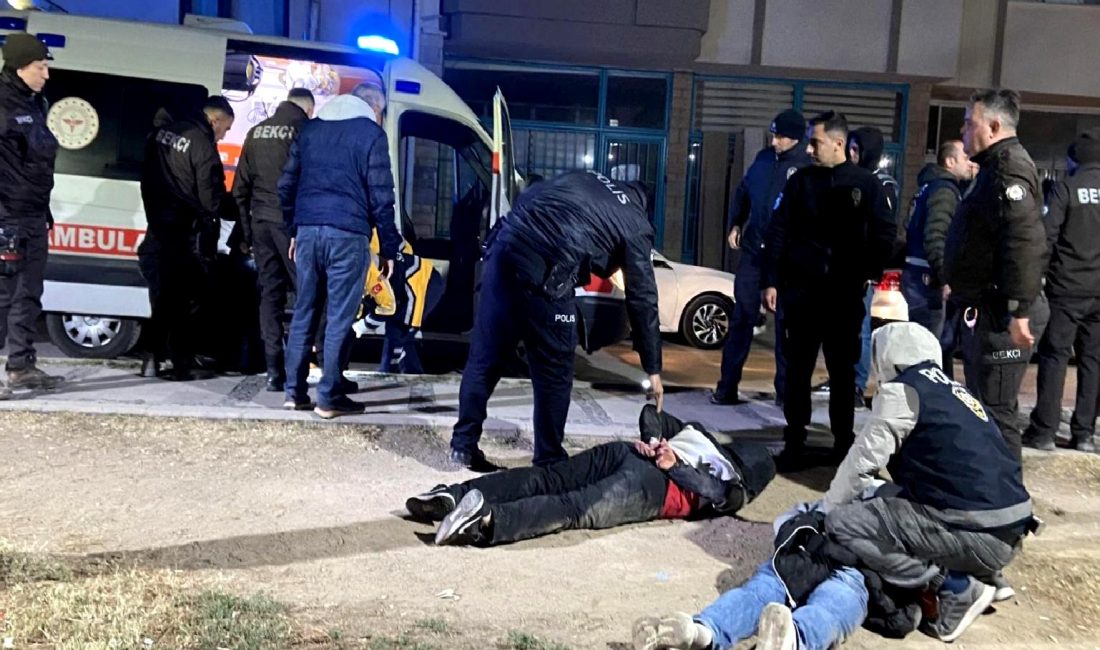 Aksaray'da meydana gelen bıçaklı kavga sonucunda 3 kişi yaralandı, 4