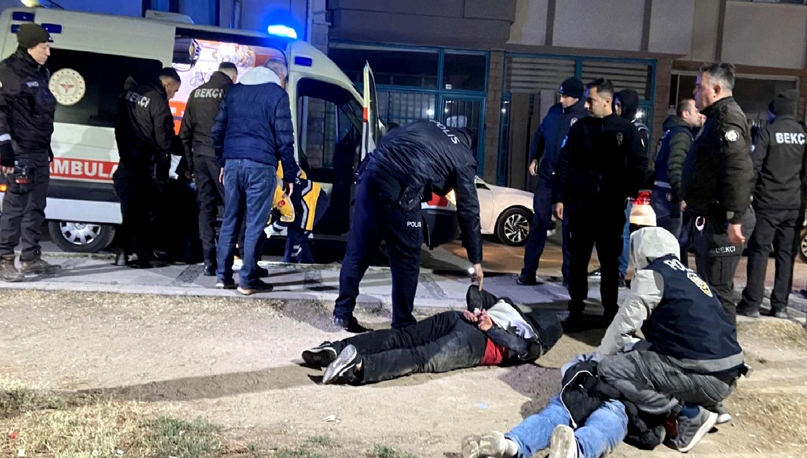 Aksaray'da meydana gelen bıçaklı kavga sonucunda 3 kişi yaralandı, 4