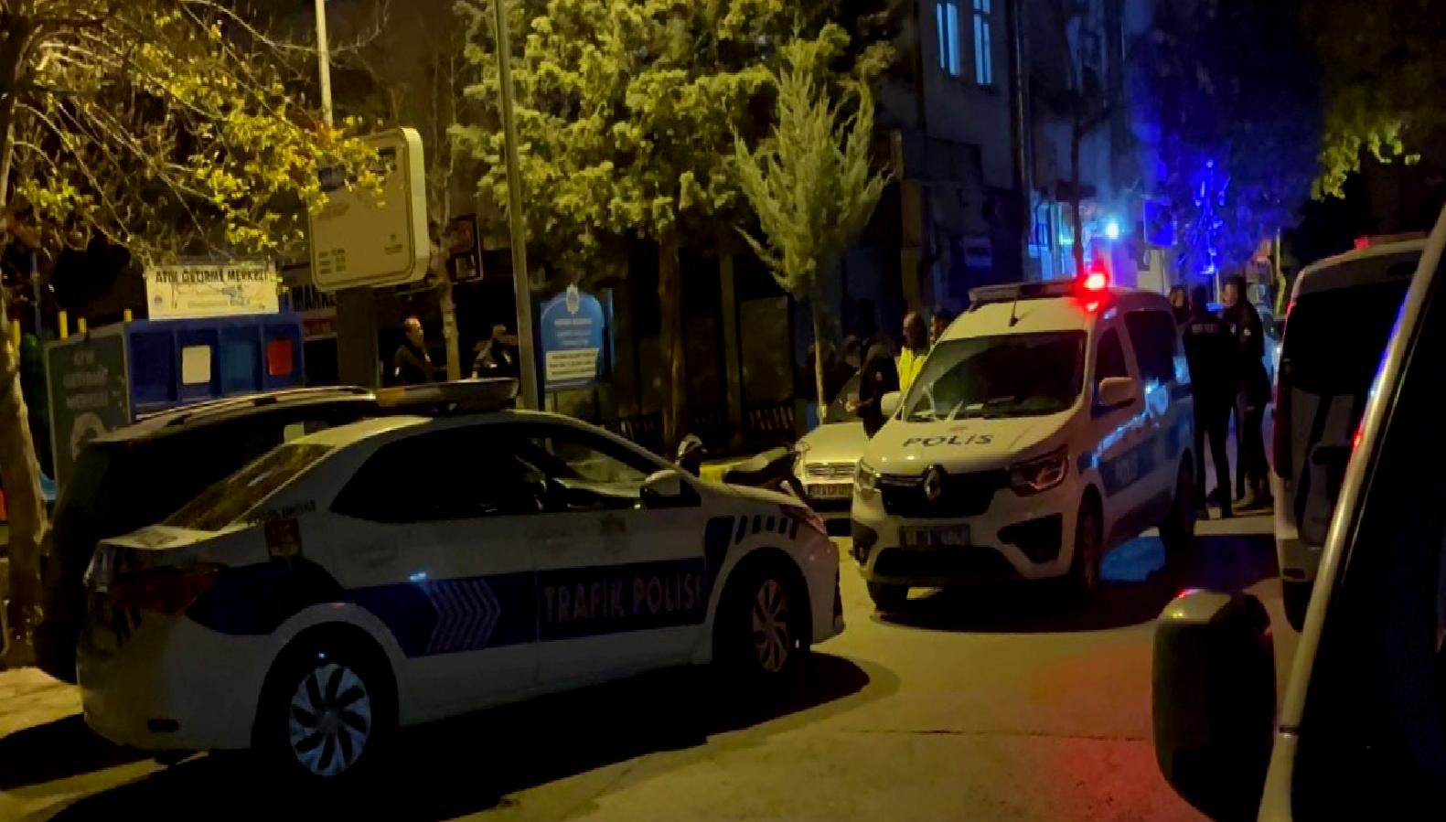 Aksaray'da meydana gelen bıçaklı kavgada iki kişi yaralandı. Olayın ardından