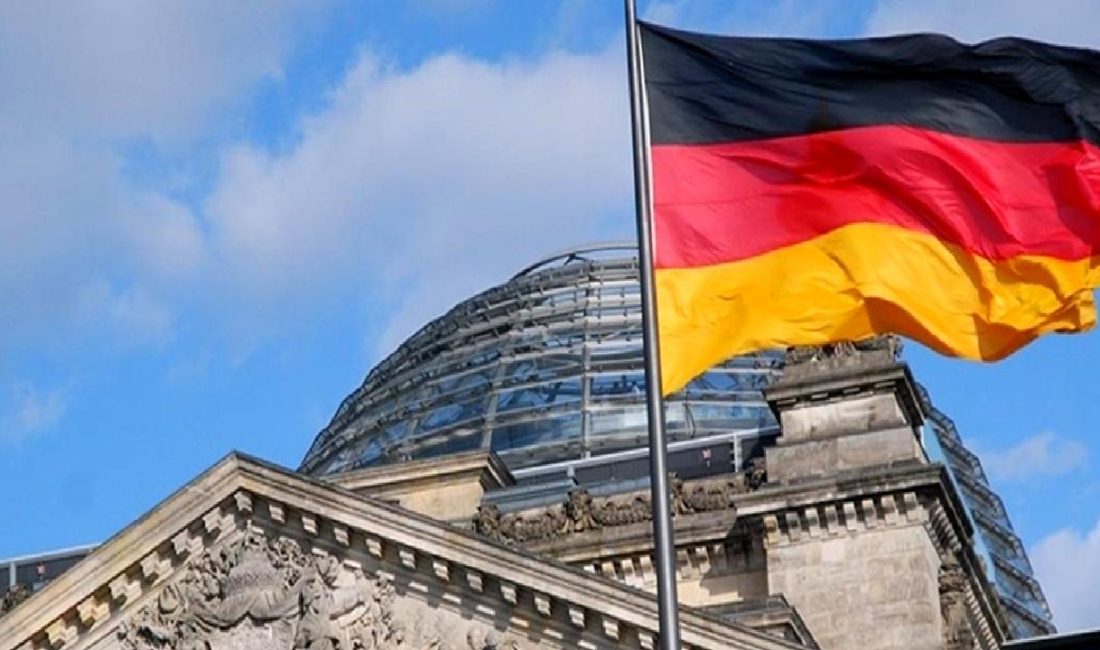 Almanya ekonomisini derinlemesine analiz eden bu içerikte, SVR'nin 2024-2025 büyüme