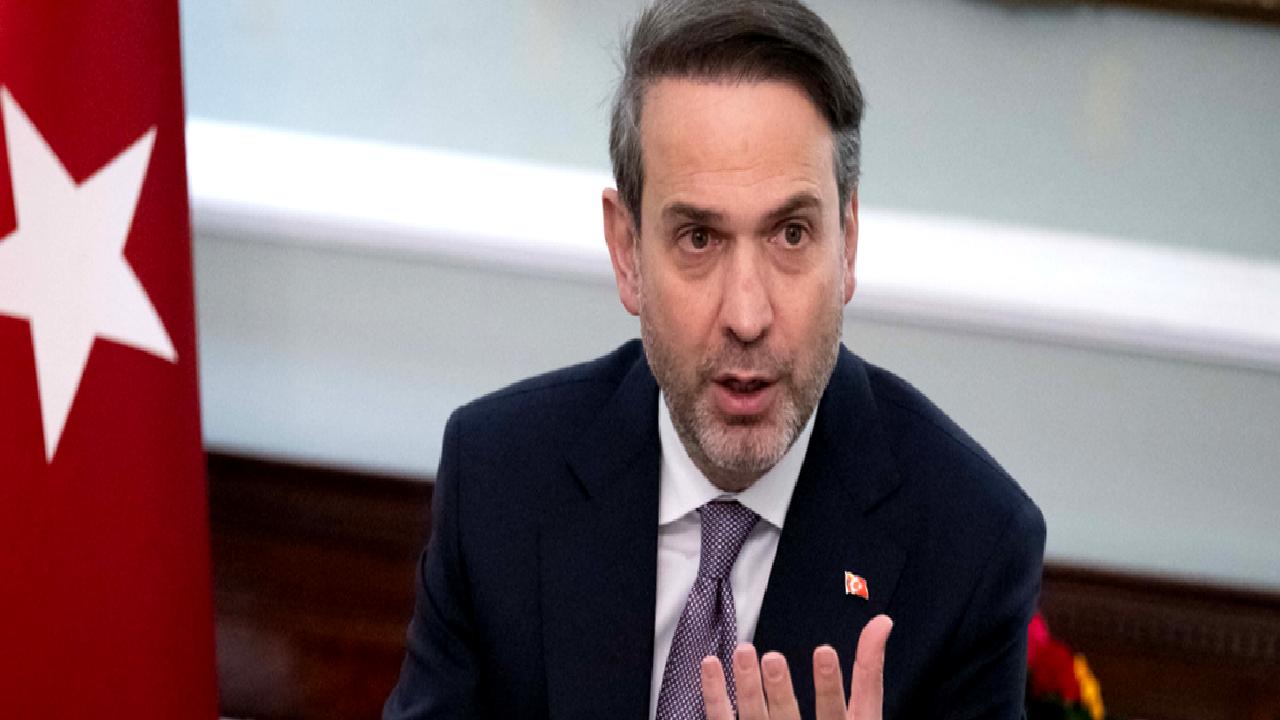 Alparslan Bayraktar'ın Londra'daki enerji görüşmeleri, Türkiye'nin uluslararası enerji stratejisini güçlendirmeyi