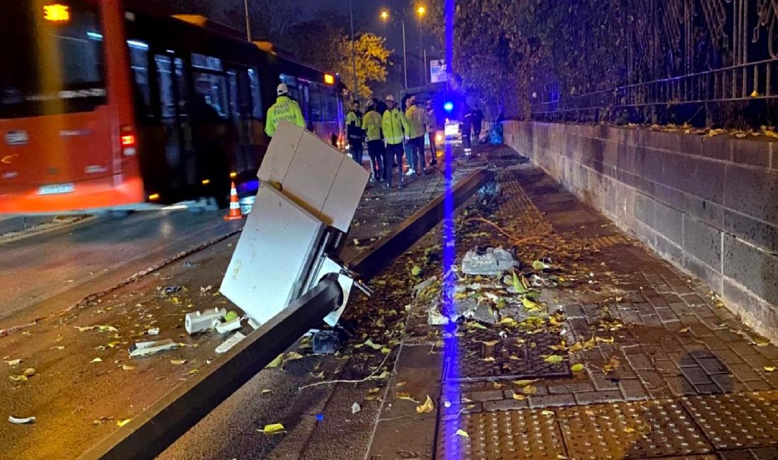 Altındağ’da Minibüs Kazası: 1 Ölü, 1 Yaralı Altındağ'da meydana gelen minibüs kazasında 1 kişi hayatını kaybetti, 1