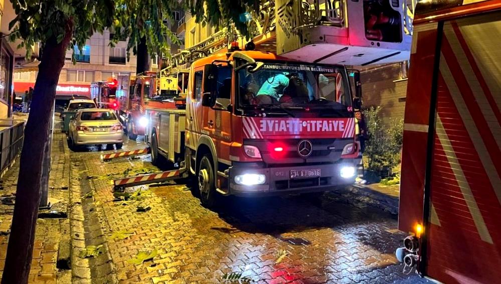 Bahçelievler’de Yangın Paniği Bahçelievler'de meydana gelen yangın paniği, vatandaşları endişelendirdi. Olay anında yaşananlar