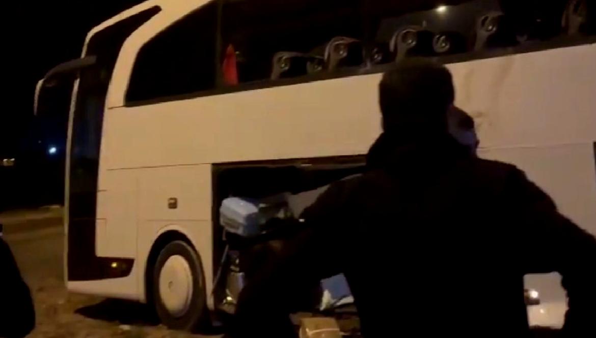 Bandırma'da meydana gelen kazada bir yolcu otobüsü ile kamyon çarpıştı.