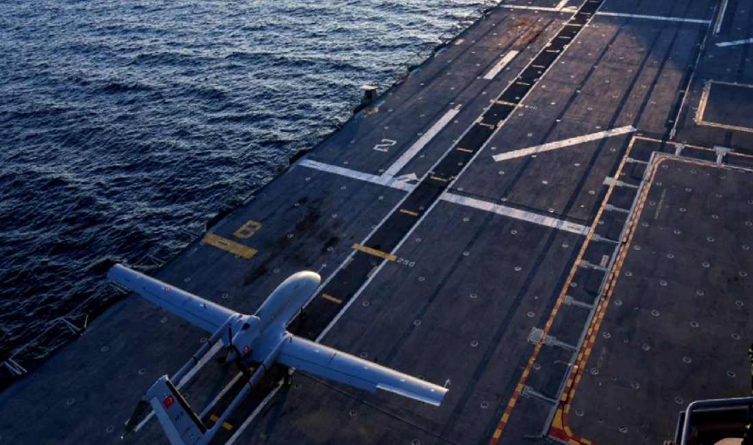 Bayraktar TB3, kısa pistli gemiden gerçekleştirdiği ilk uçuş ve inişle