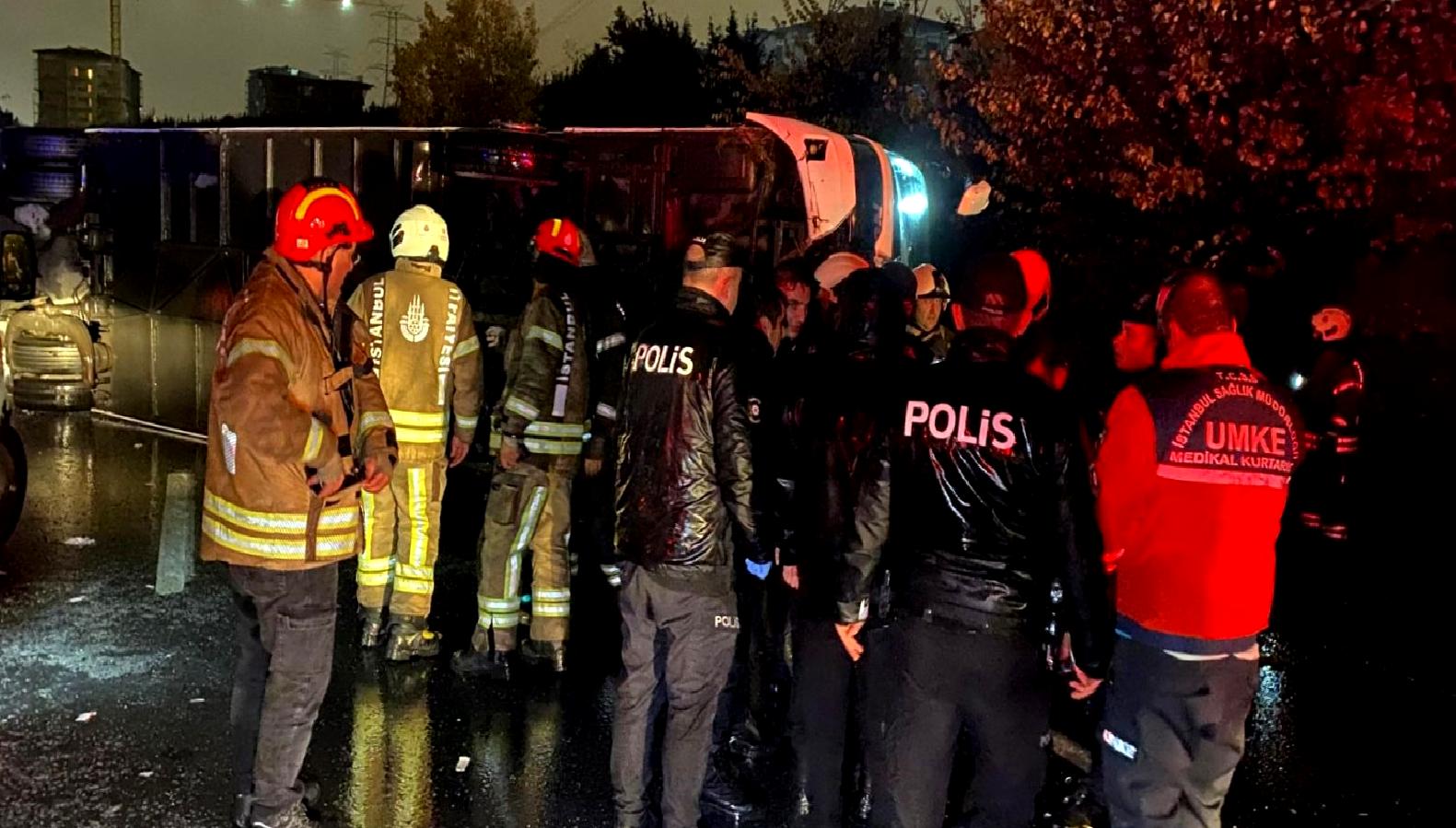 Bayrampaşa'da meydana gelen yolcu otobüsü kazasında 2 kişi hayatını kaybetti,