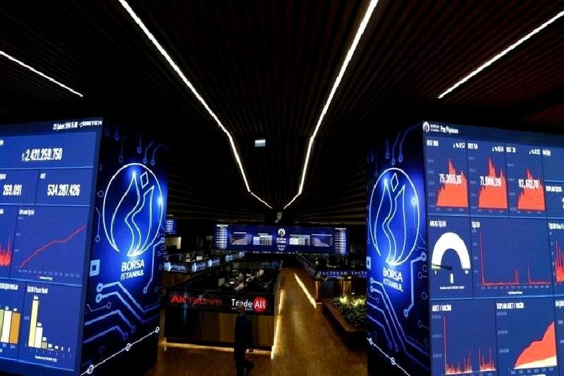 BIST 100 endeksi, gün boyunca yatay bir seyir izleyerek kapanışa