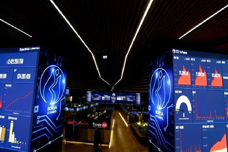 BIST 100, haftanın ilk gününde dalgalı bir seyir izleyerek yatırımcıları