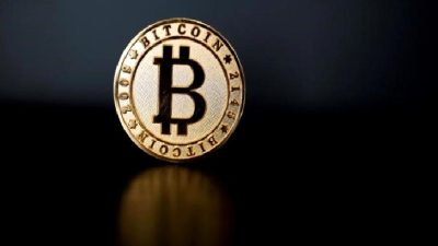 Bitcoin, 90.000 dolar eşiğini aşarak yeni bir rekora imza attı.