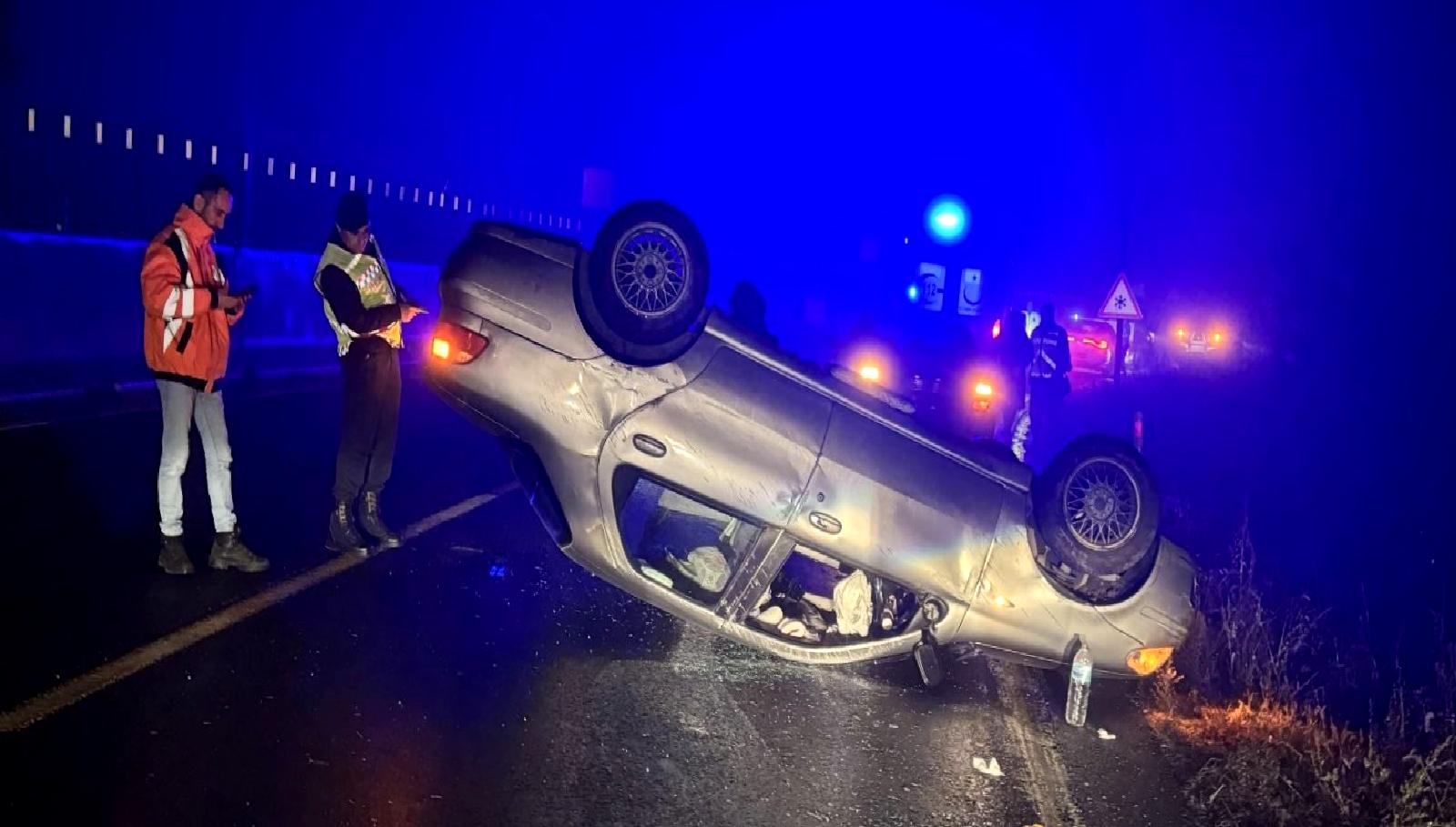 Bolu Dağı'nda kontrolden çıkan bir araç, kaza yaptı. Olayda 3