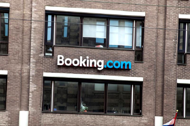 Booking.com, iş gücünde yeniden yapılanma sürecini değerlendirerek geleceğe yönelik stratejilerini