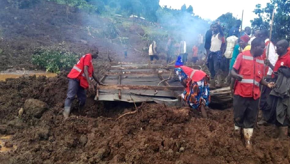 Bulambuli Bölgesi'nde meydana gelen şiddetli yağışlar, toprak kaymalarına yol açarak