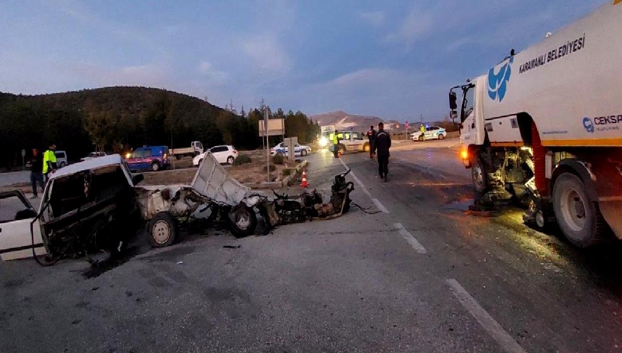 Burdur'da meydana gelen trafik kazasında ikiye bölünen araçta 6 kişi